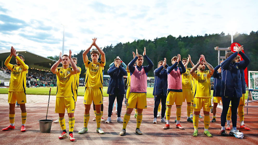 Jubel beim FC Homburg nach dem Sieg im Saarlandpokal-Halbfinale gegen Saarbrücken, Saarbrücken Homburg Derby