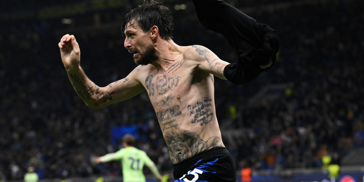 Un momento di festa tra i giocatori dell'Inter dopo la vittoria ai supplementari.