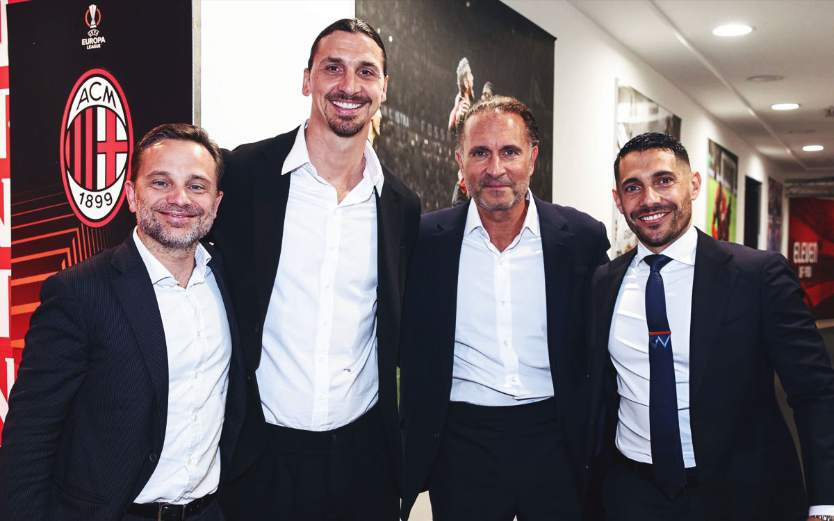 AC Milan squad celebrates victory at San Siro