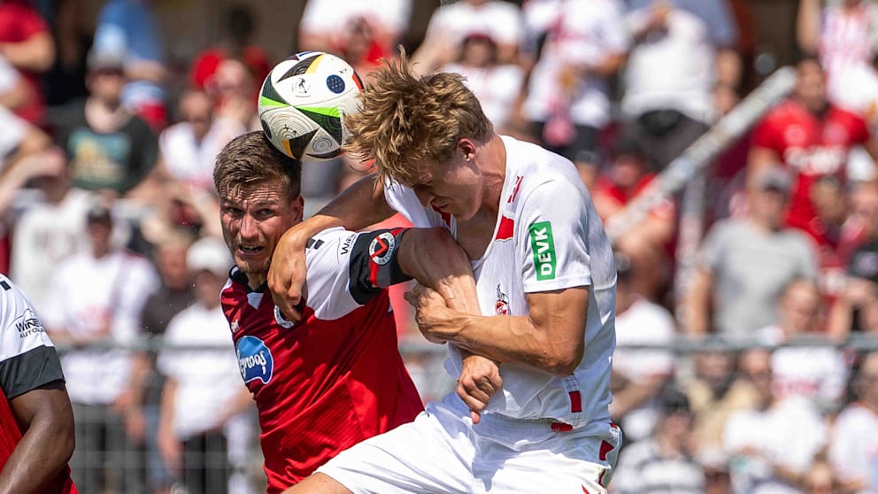 Moritz Fritz bei der Vertragsunterzeichnung für Carl Zeiss Jena