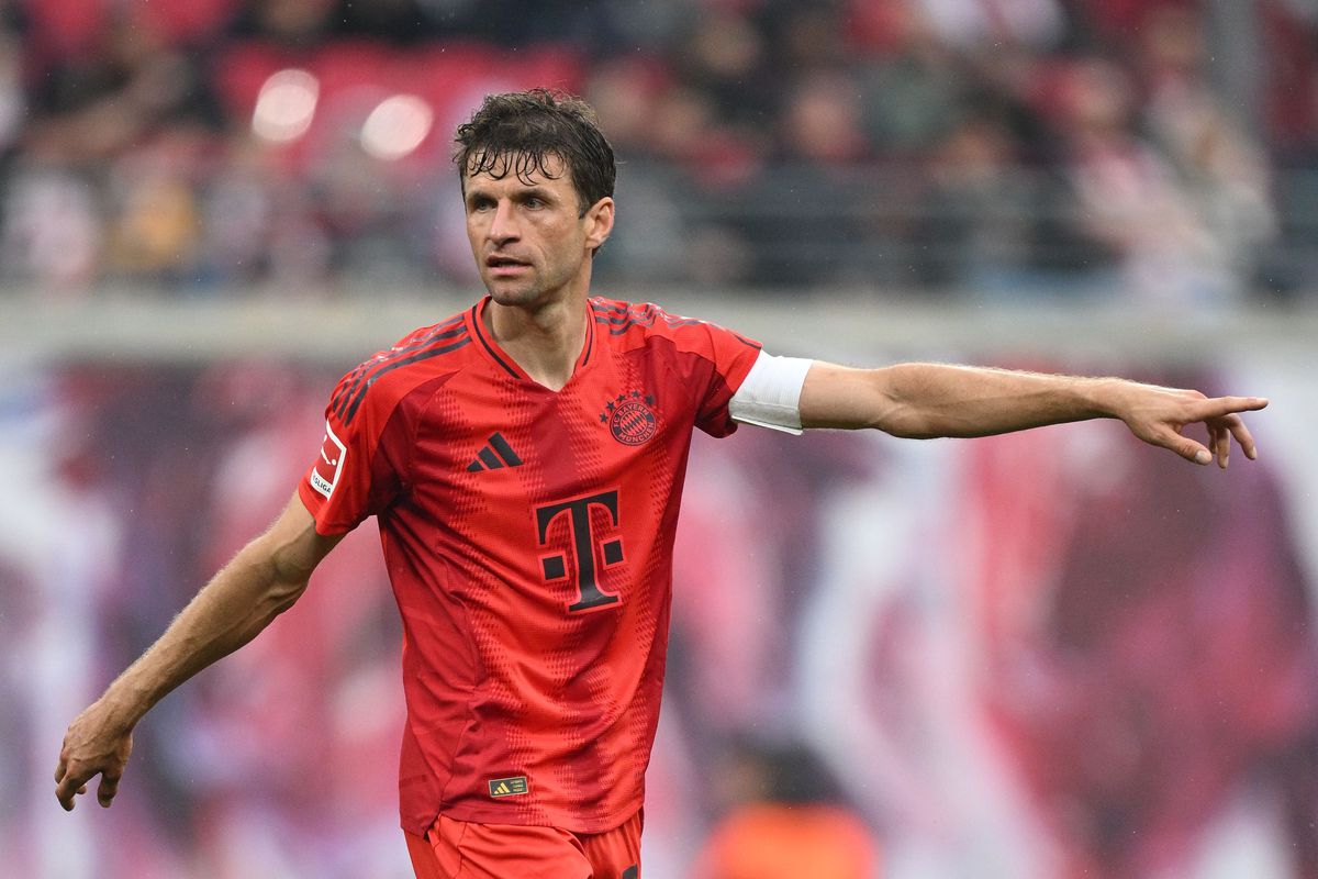 Michael Olise im Trikot von Bayern München