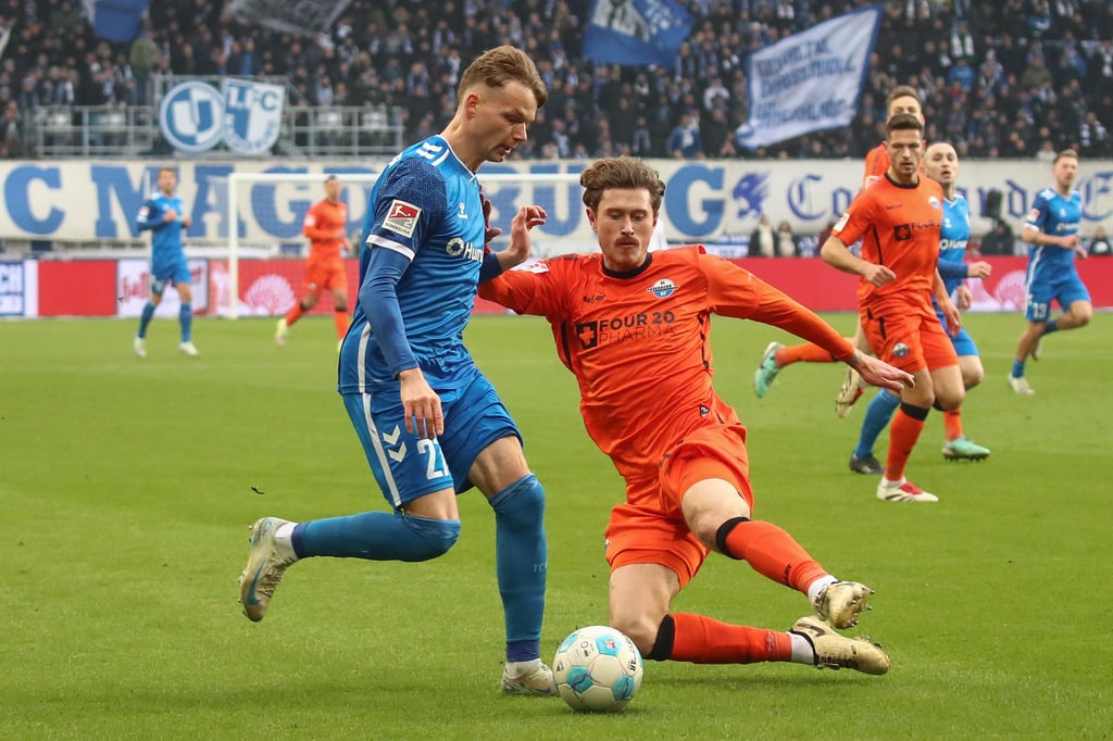 Spielszene zwischen SC Paderborn und Magdeburg in der 2. Bundesliga
