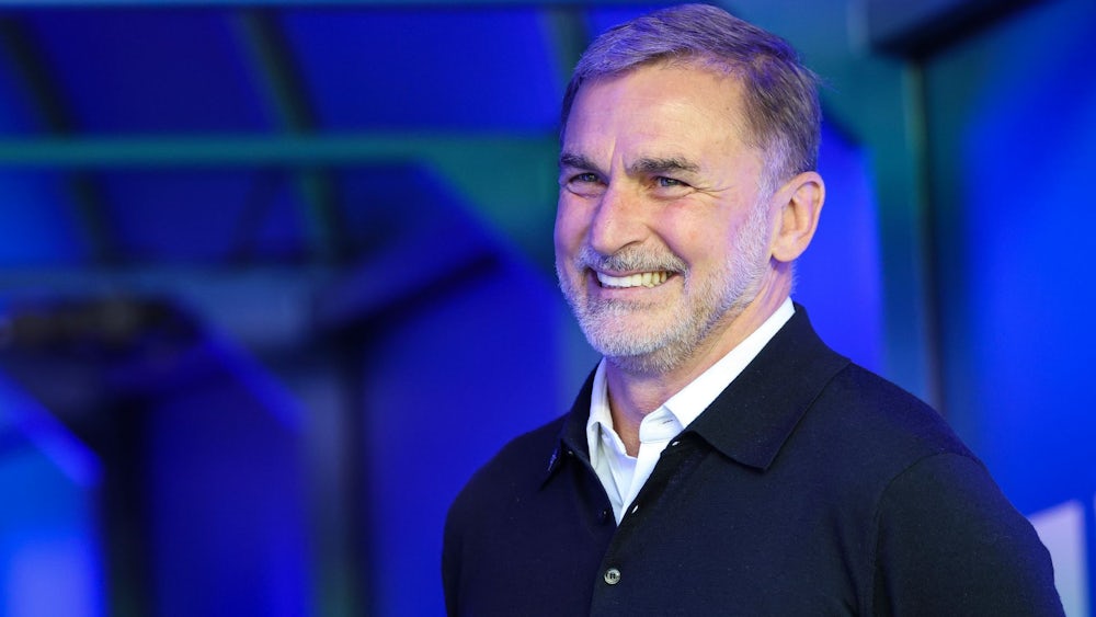 Stefan Kuntz HSV bei der Teaminteraktion