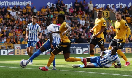 Danny Welbeck celebrates scoring a penalty in the Wolverhampton – Brighton Premier League match