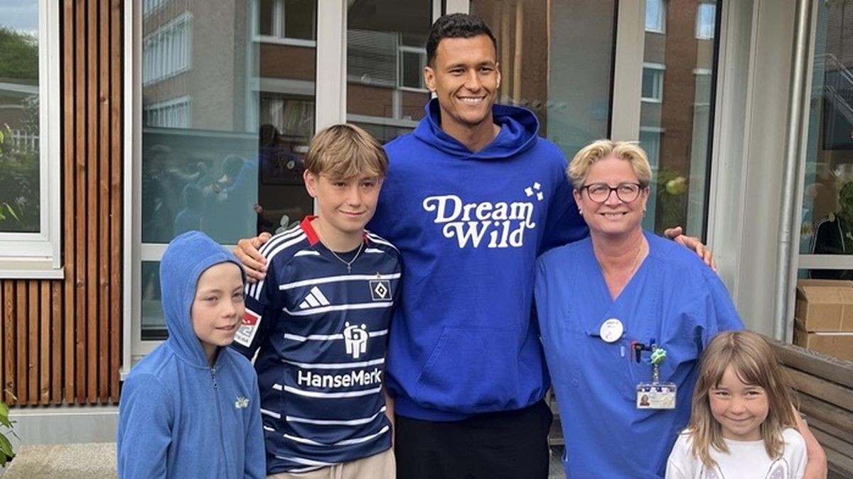 Davie Selke jubelt nach dem Aufstieg mit dem HSV