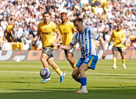 Manchester City defend against Southampton attackers during a Premier League match