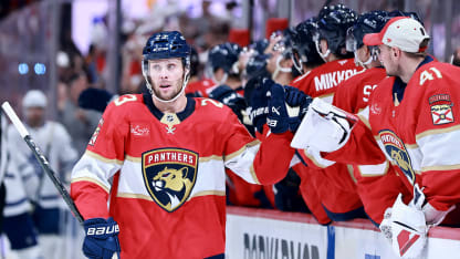 Actionreiche Szene zwischen Oilers und Golden Knights