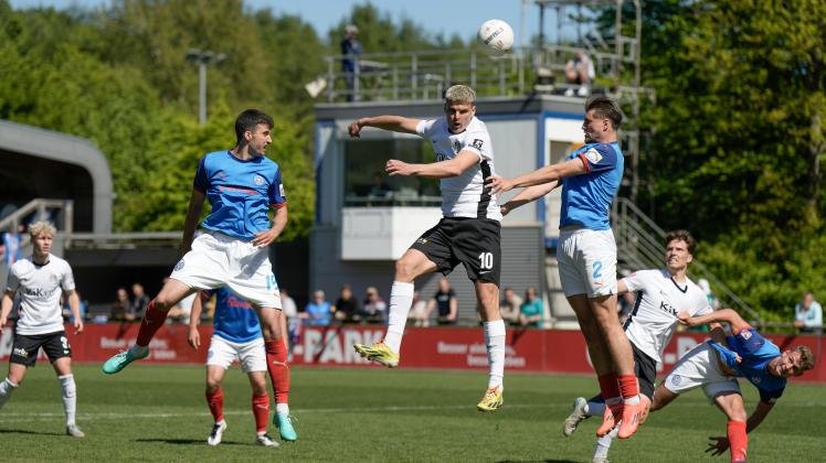 SV Meppen jubelt nach dem Spiel gegen Holstein Kiel II