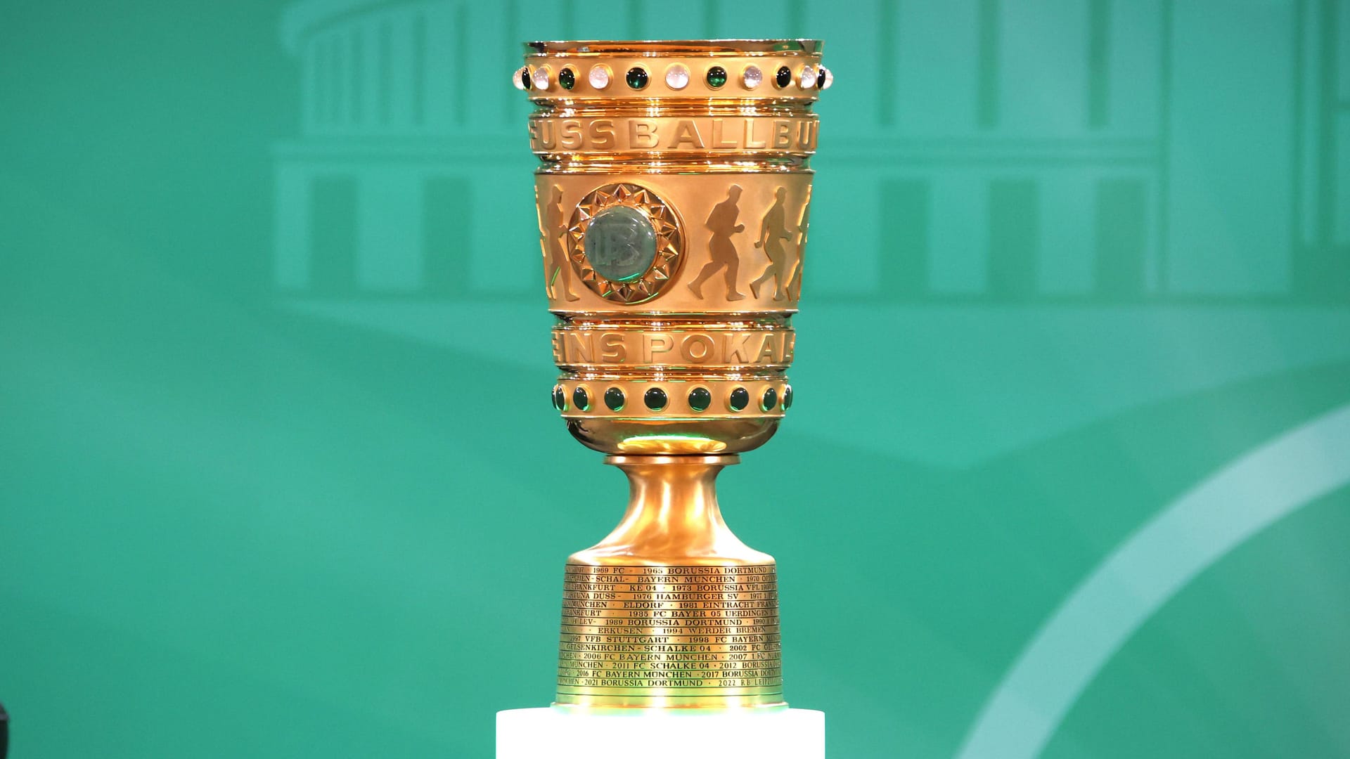 Christian Dingert leitet das DFB-Pokalfinale 2025 im Berliner Olympiastadion
