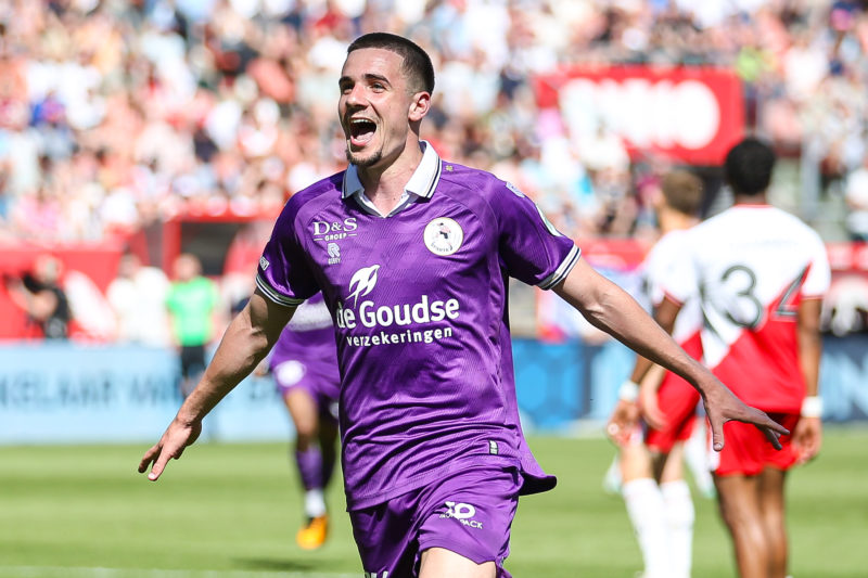 FC Utrecht in actie tijdens een Eredivisie-wedstrijd