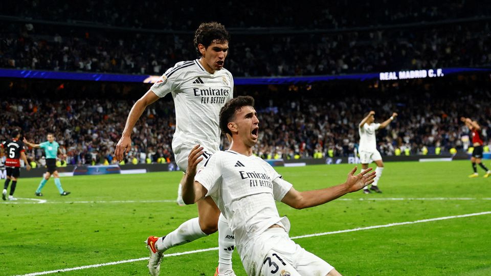 Jubelnde Spieler nach Tor in LaLiga, aktueller Stand in der laliga tabelle