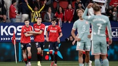 Jugadores de Osasuna y Atlético Madrid en acción durante el partido Osasuna – Atlético Madrid