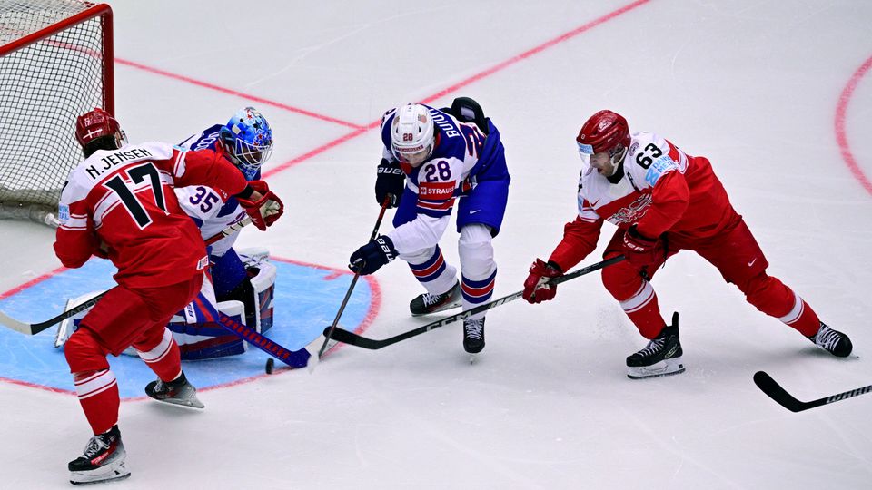 Deutschland beim Eishockey-WM Spiel gegen Norwegen, Eisfläche mit Spielern