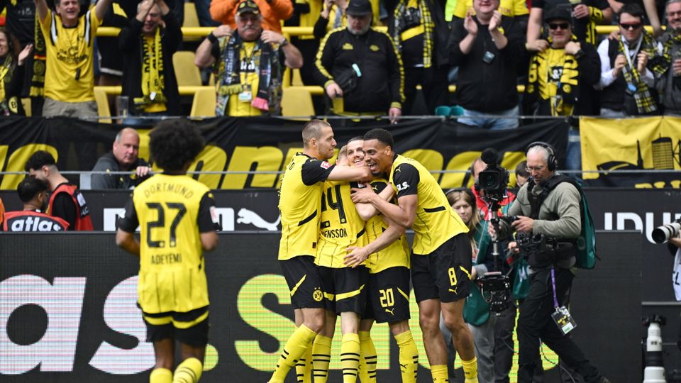 Szene aus dem Spiel Dortmund – Holstein mit BVB-Jubel nach Torerfolg