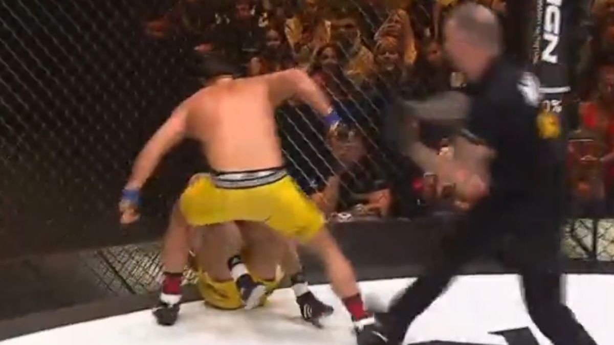 Robert Karaś podczas walki na Prime MMA 12