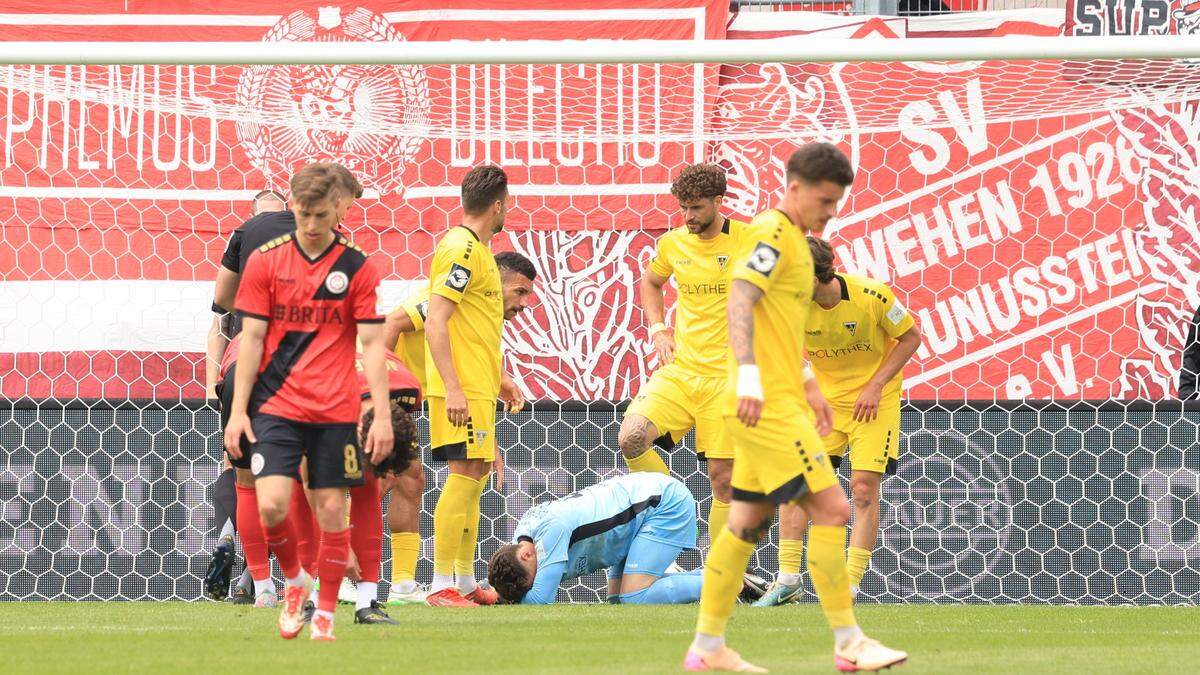 Fatih Kaya jubelt nach dem entscheidenden Treffer im Spiel SV Wehen – Alemannia