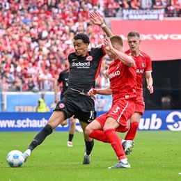 Markus Krösche jubelt mit Eintracht Frankfurt nach dem CL-Einzug