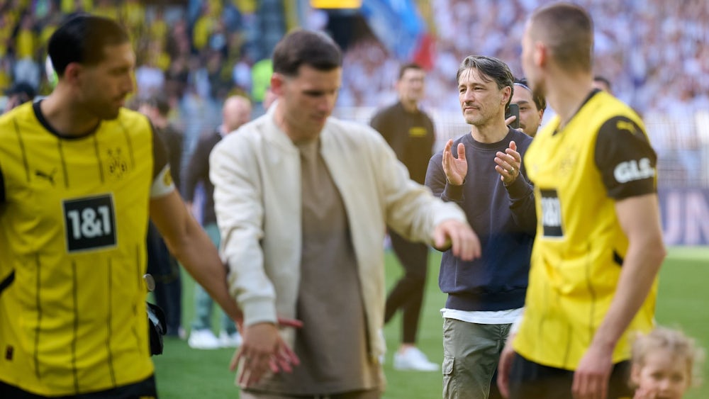 Jubelnde Fans von Borussia Dortmund während eines Bundesliga-Spiels - BVB Radio