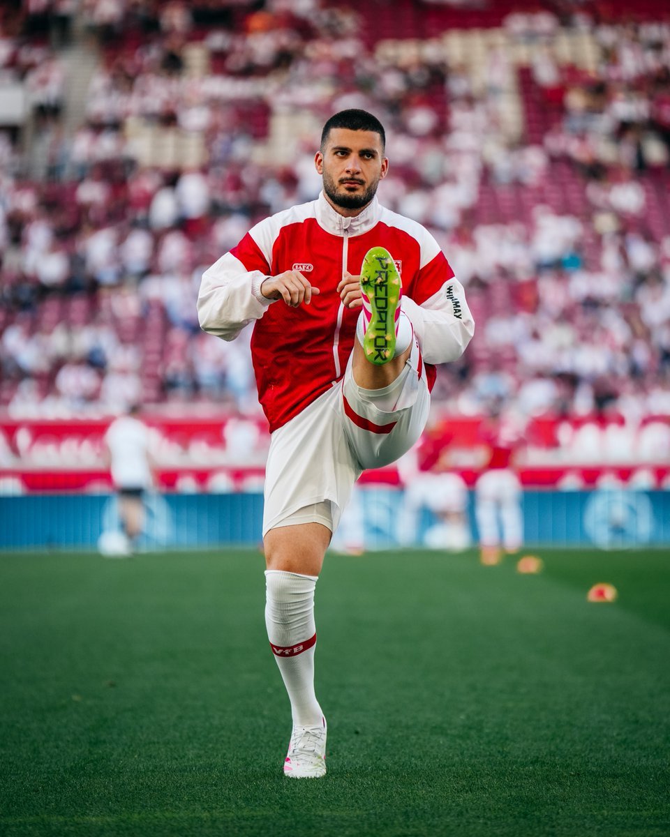 Deniz Undav Stuttgart'ta gol sevincini yaşıyor
