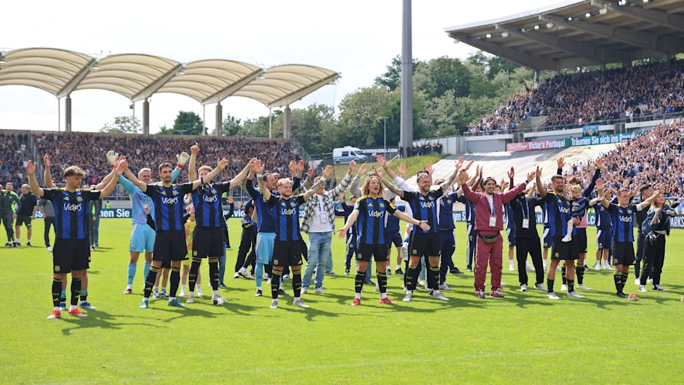 Jubelnde Spieler nach dem Erfolg: Relegation 2 Liga erreicht