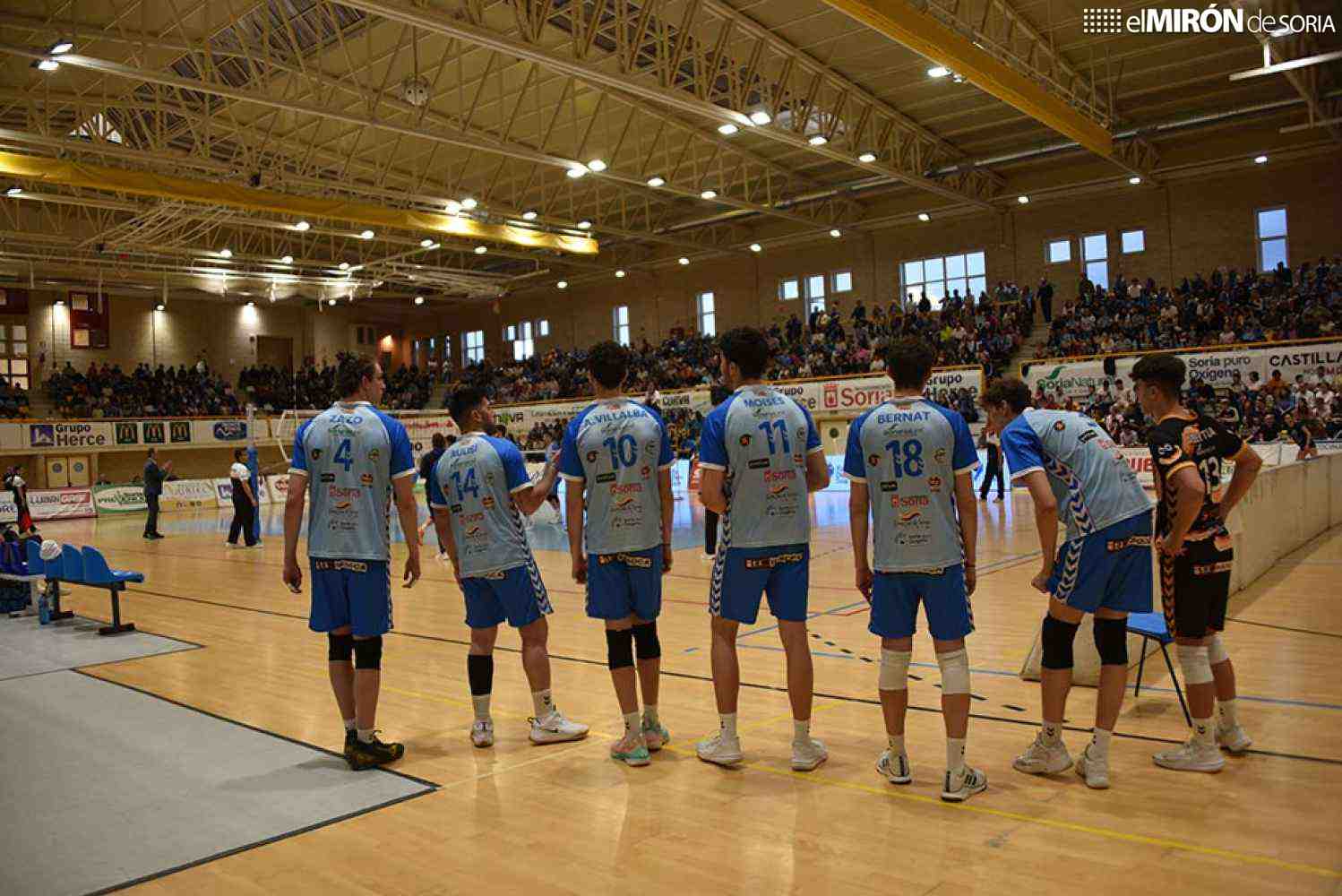 Jugadores de Manacor disputando un partido del campeonato junior