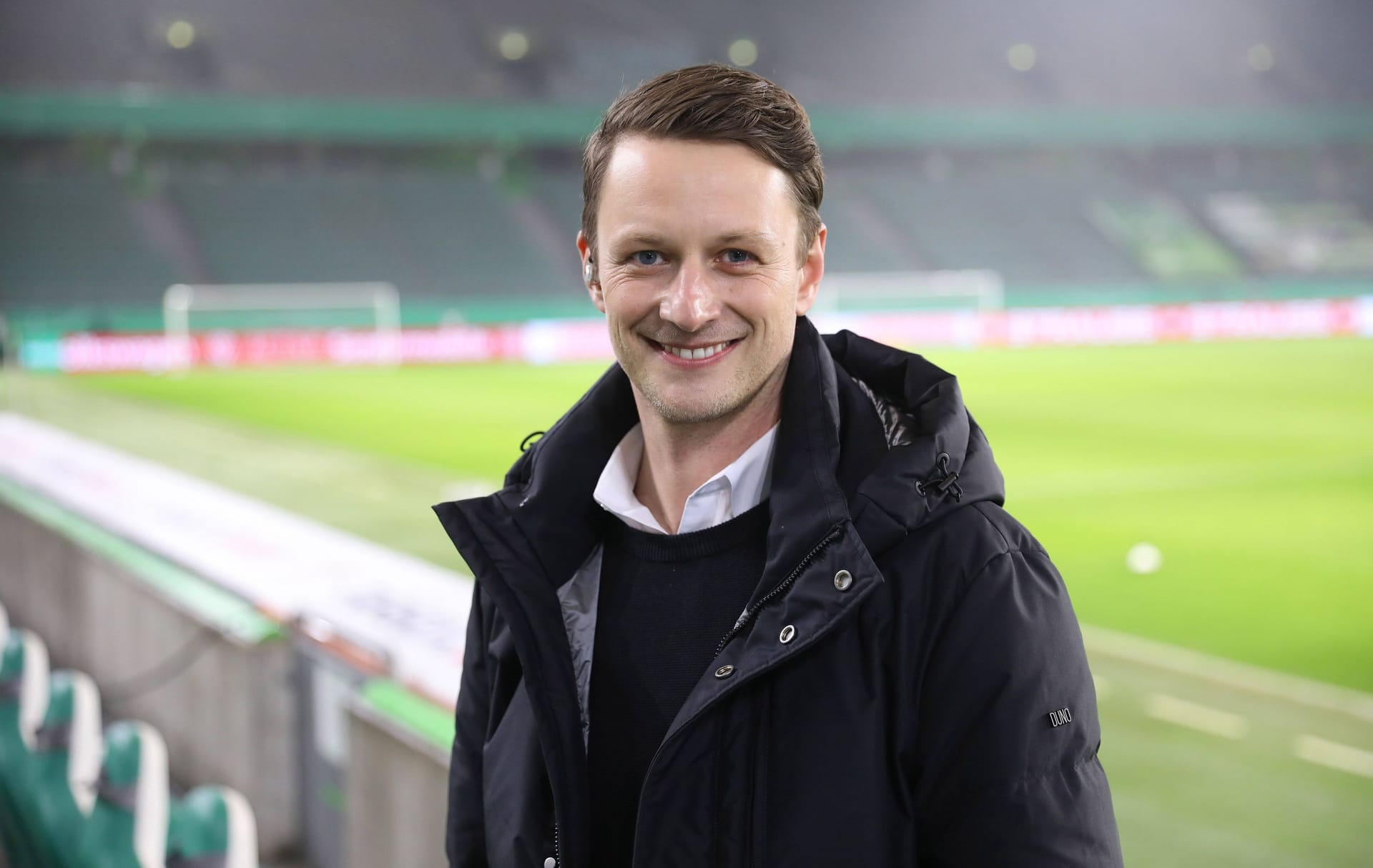 TV-Studio mit Teilnehmern des Doppelpass-Talks