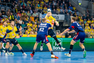 Dynamische Handballszene aus Flensburgs Arena