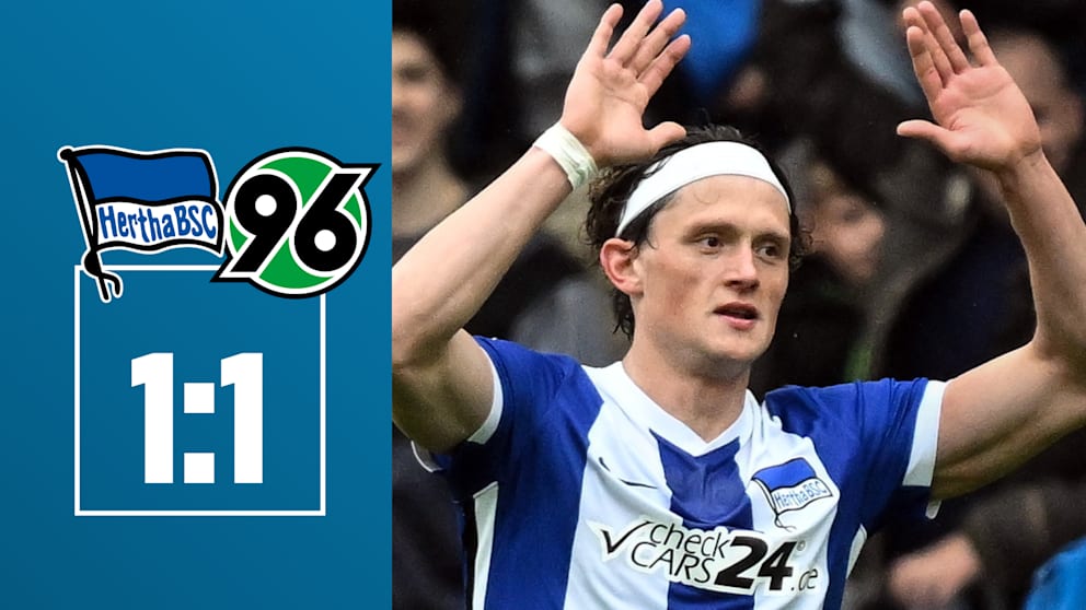 Hertha-Fans und Spieler feiern gemeinsam mit Fabian Reese