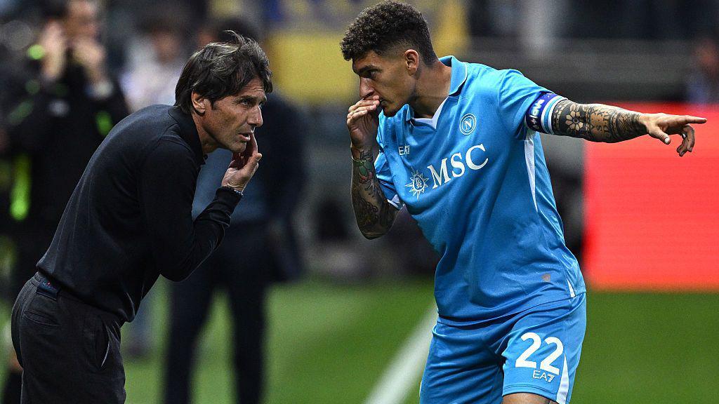 Spielszene aus der Serie A: Titelkampf zwischen Napoli und Parma