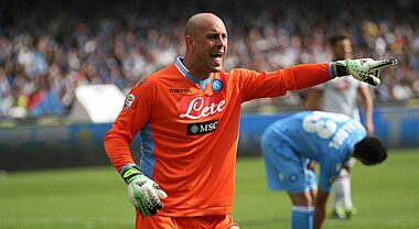 Giovanni Di Lorenzo esulta capitanando il Napoli