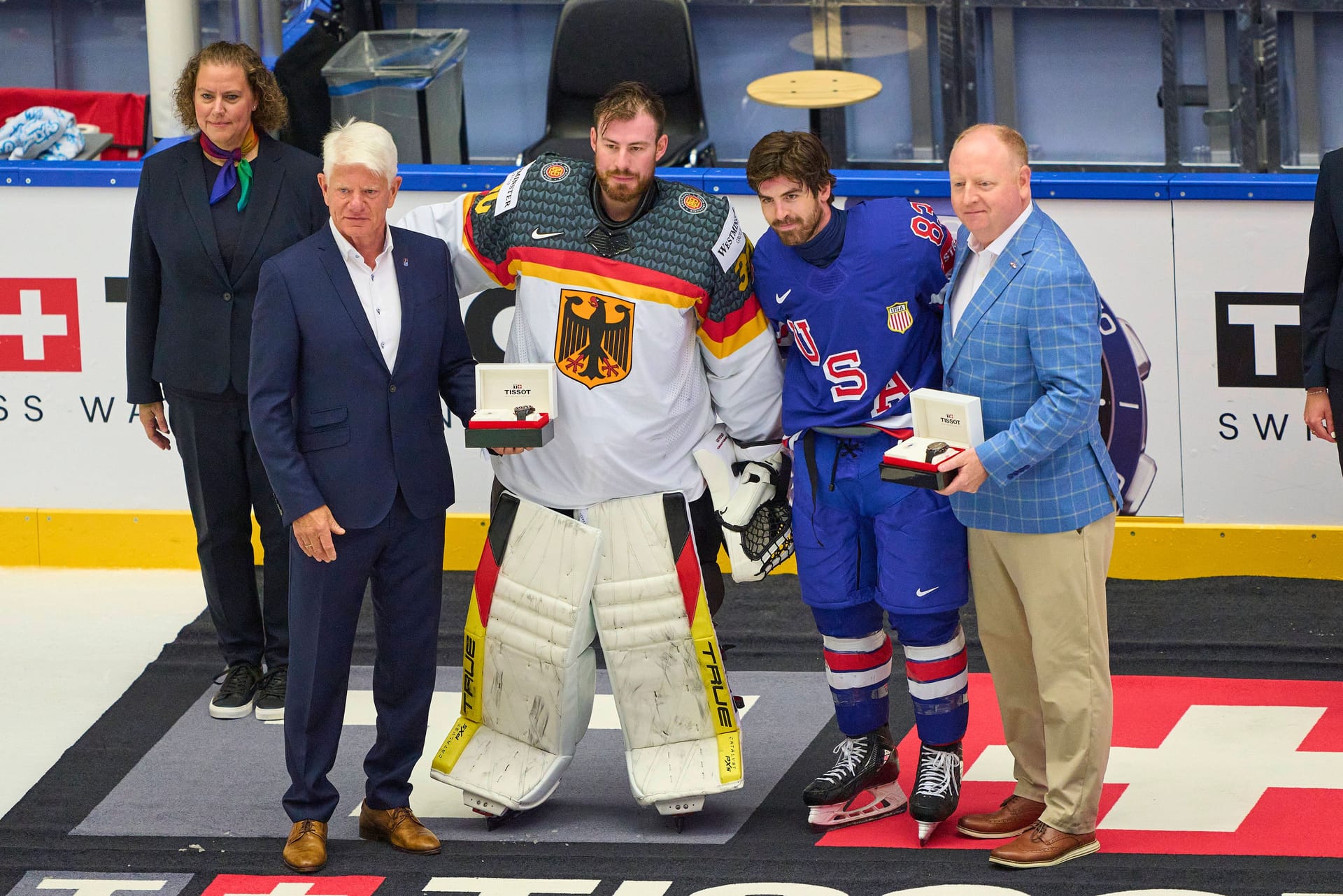 Philipp Grubauer sichert das DEB-Tor bei der Eishockey-WM