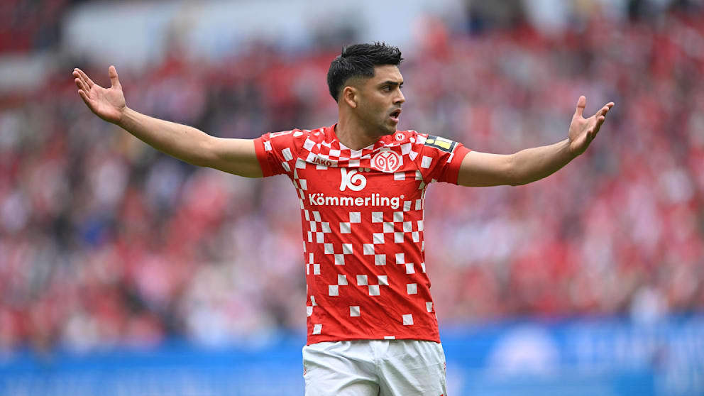 Nadiem Amiri im Trikot von Mainz 05 während eines Bundesliga-Spiels