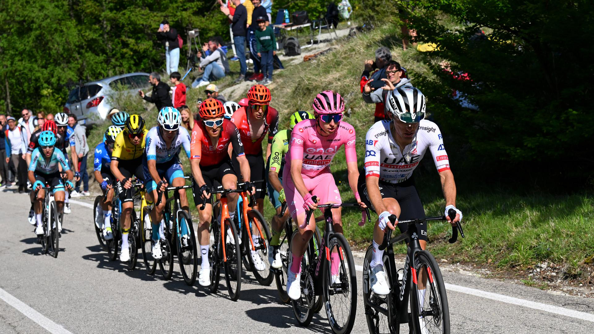 Giro d'Italia 2025 heute – Fahrer während des Zeitfahrens