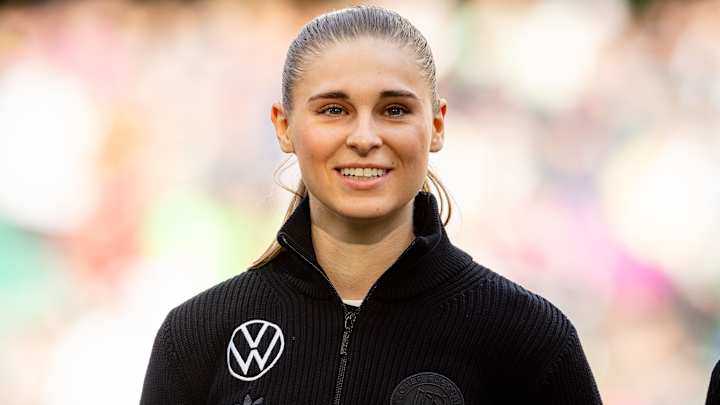 Jule Brand im Trikot des VfL Wolfsburg bei einem Spiel – Transfer zu Olympique Lyon
